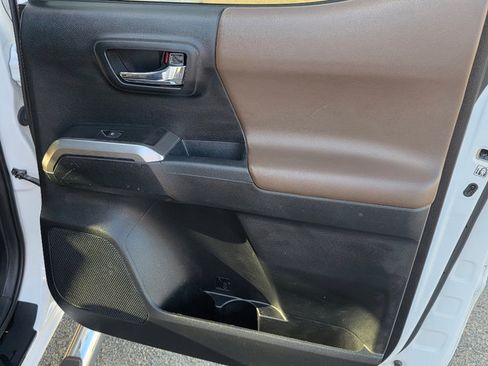 Used 2017 Toyota Tacoma Limited image 22