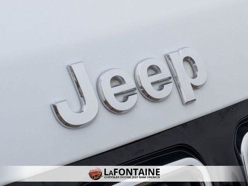 Certified 2023 Jeep Compass Limited image 9