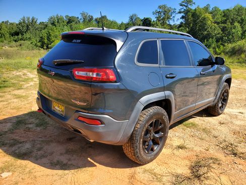 Used 2017 Jeep Cherokee Trailhawk w/ Comfort/Convenience Group image 36