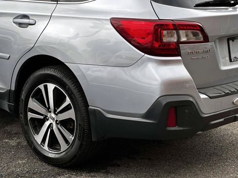 Used 2018 Subaru Outback 3.6R Limited AWD/4WD image 10