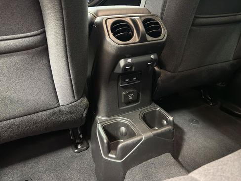 Used 2025 Jeep Wrangler Unlimited Sahara AWD/4WD image 27