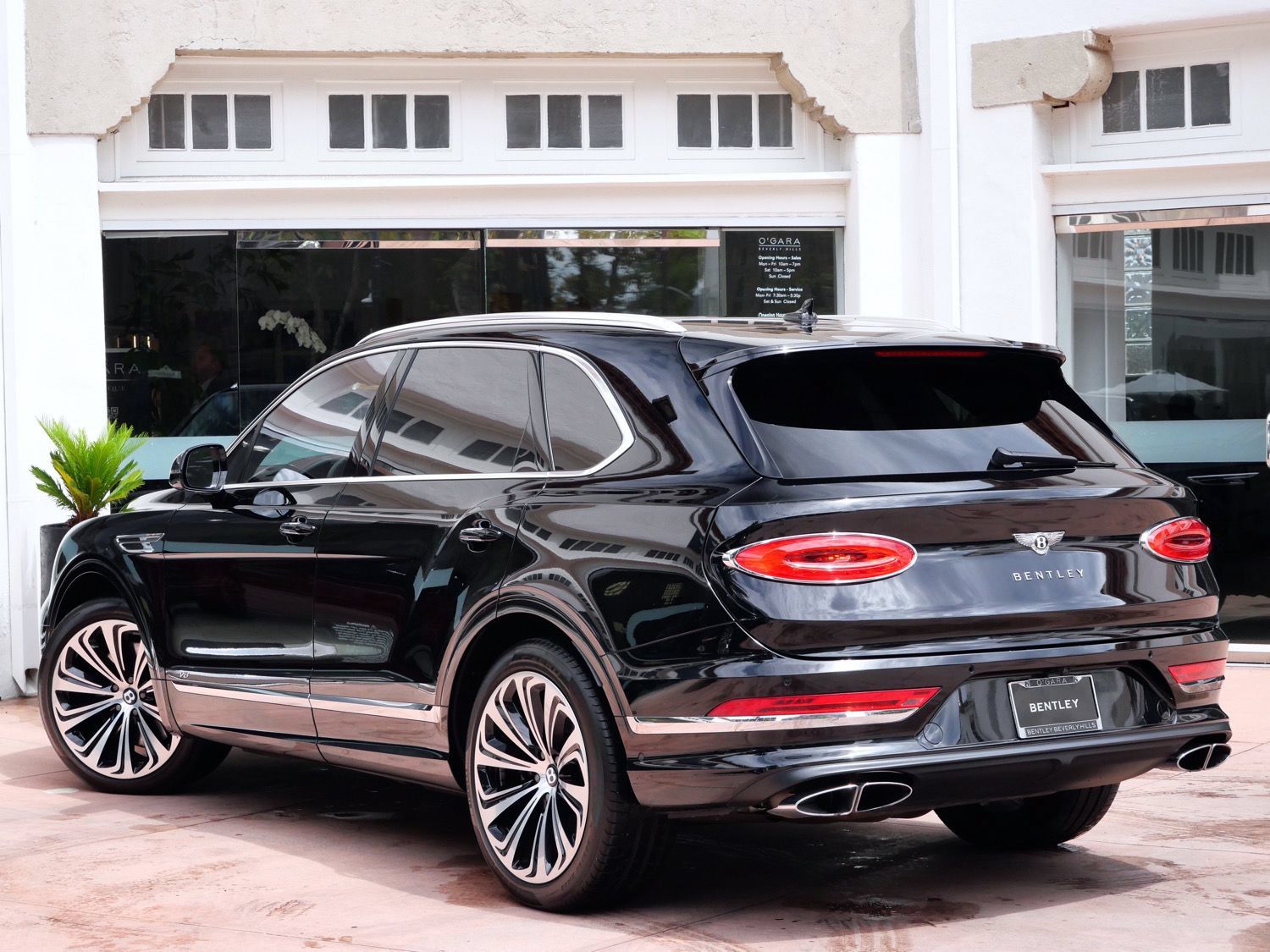 Used 2022 Bentley Bentayga AWD/4WD image 3
