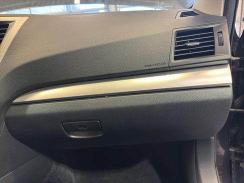 Used 2010 Subaru Legacy 2.5i Premium AWD/4WD image 23