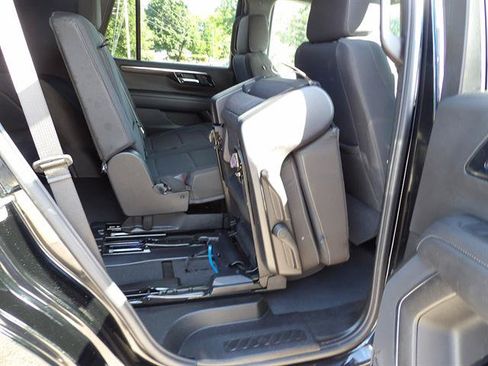 Used 2025 Chevrolet Tahoe LS AWD/4WD image 39