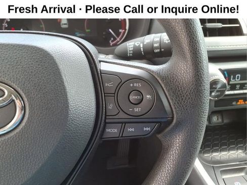 Used 2025 Toyota RAV4 XLE FWD image 17