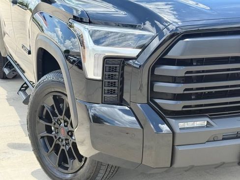Used 2023 Toyota Tundra SR5 w/ SR5 Convenience Package AWD/4WD image 4