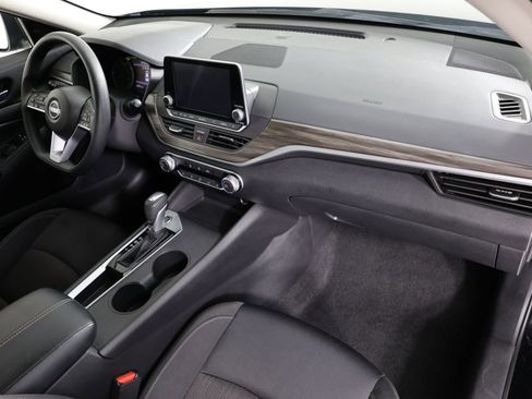 Used 2025 Nissan Altima 2.5 SV FWD image 28