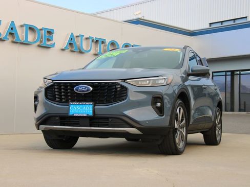 Used 2024 Ford Escape Platinum image 2