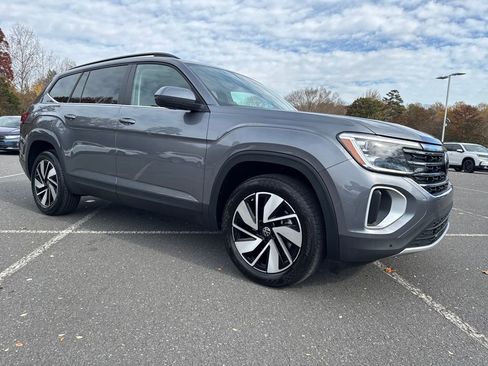 Used 2024 Volkswagen Atlas SE image 7