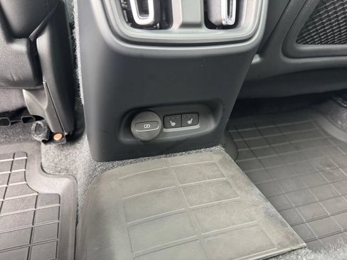 Certified 2023 Volvo XC40 Recharge Ultimate w/ Protection Package Premier AWD/4WD image 10