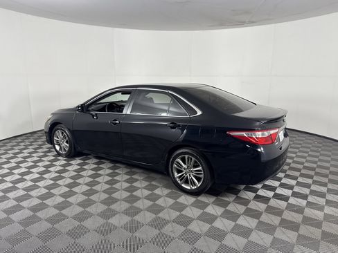 Used 2015 Toyota Camry SE image 6
