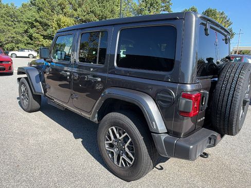 Certified 2026 Jeep Wrangler Unlimited Sahara AWD/4WD image 10
