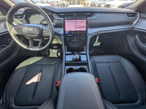 New 2025 Jeep Grand Cherokee Limited w/ Black Appearance Package image 13