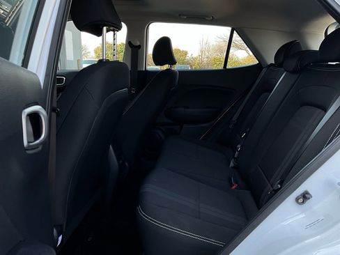 Used 2025 Hyundai Venue SEL image 11