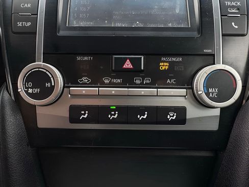 Used 2014 Toyota Camry SE FWD image 29