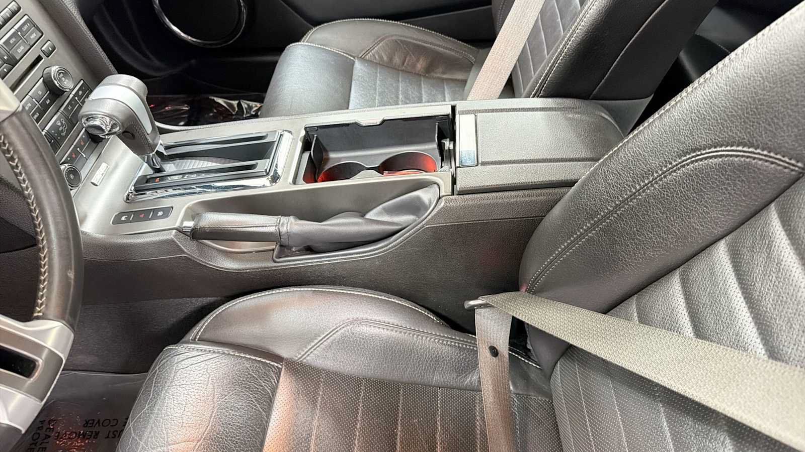 Used 2010 Ford Mustang Convertible RWD image 22