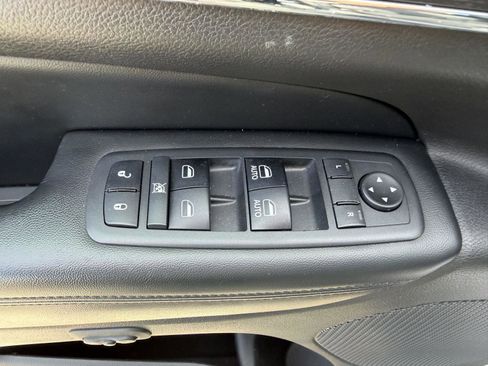 Used 2018 Jeep Grand Cherokee Limited AWD/4WD image 12