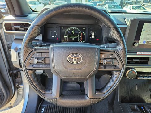 Used 2025 Toyota Tacoma SR5 AWD/4WD image 18