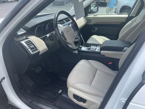 Used 2017 Land Rover Discovery HSE AWD/4WD image 12