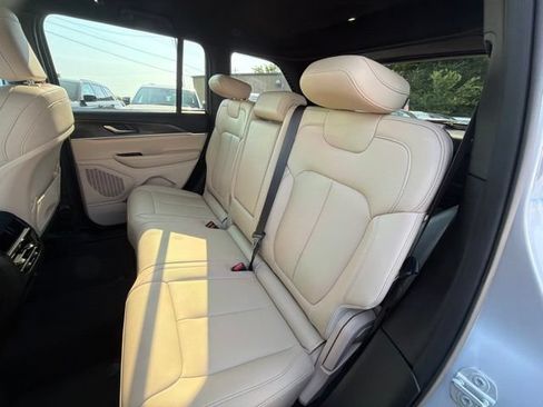 Used 2025 Jeep Grand Cherokee Limited AWD/4WD image 14
