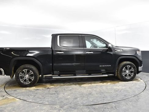 Used 2024 GMC Sierra 1500 SLT w/ X31 Off-Road Package AWD/4WD image 11