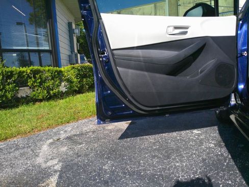 Used 2020 Toyota Corolla LE FWD image 22