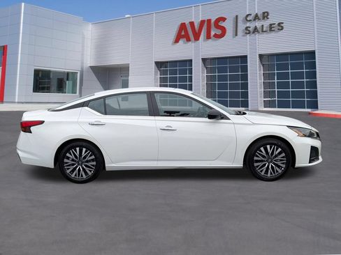 Used 2025 Nissan Altima 2.5 SV FWD image 5