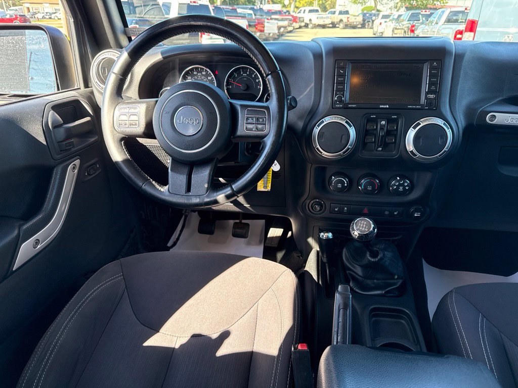 Used 2017 Jeep Wrangler Unlimited Sahara w/ Connectivity Group AWD/4WD image 10