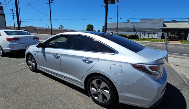 Used 2016 Hyundai Sonata Limited w/ Option Group 02 FWD image 8