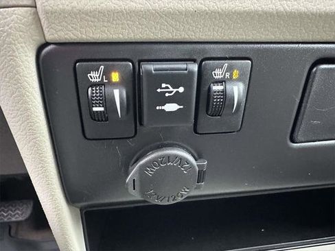 Used 2019 Toyota Sienna XLE image 25