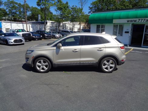 Used 2017 Lincoln MKC Premiere image 2