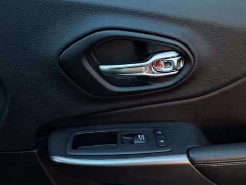 Used 2019 Jeep Cherokee Limited w/ Trailer Tow Group image 25