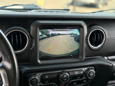Used 2021 Jeep Wrangler Unlimited Sahara AWD/4WD image 4