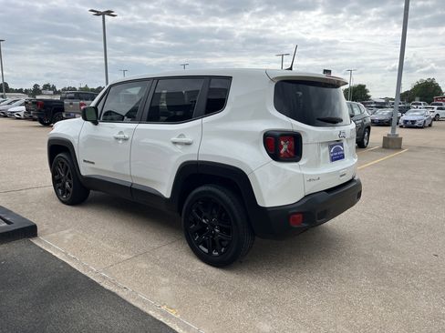 Used 2023 Jeep Renegade Latitude AWD/4WD image 6