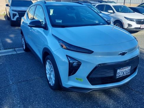 Used 2023 Chevrolet Bolt EUV LT w/ Comfort Package image 2