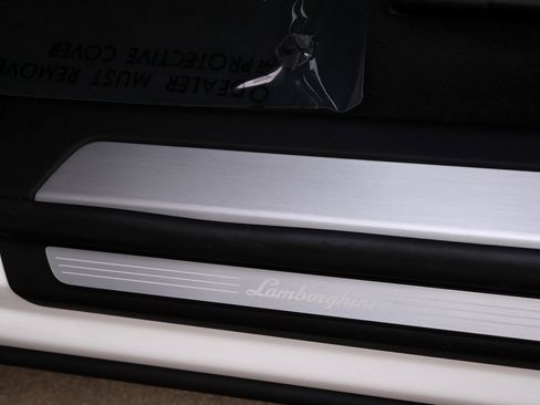 Used 2025 Lamborghini Urus SE image 18