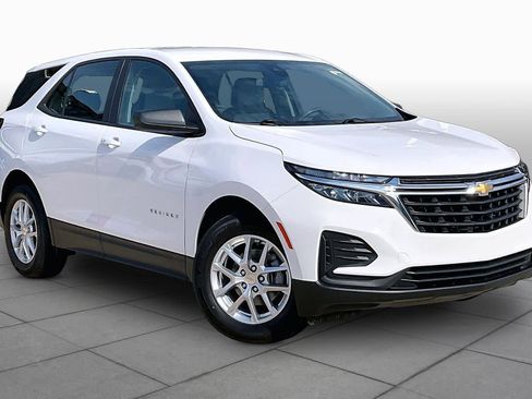 Certified 2024 Chevrolet Equinox LS w/ Driver Confidence II Package FWD image 3