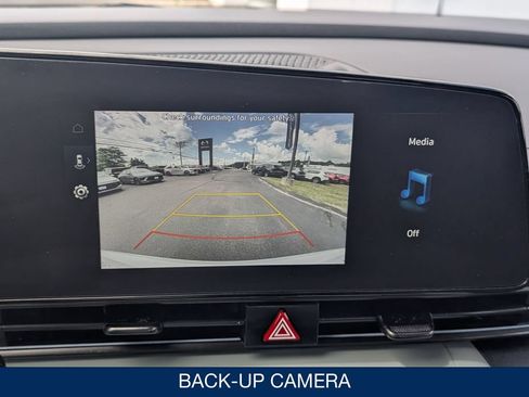Certified 2025 Hyundai Elantra Limited FWD image 25