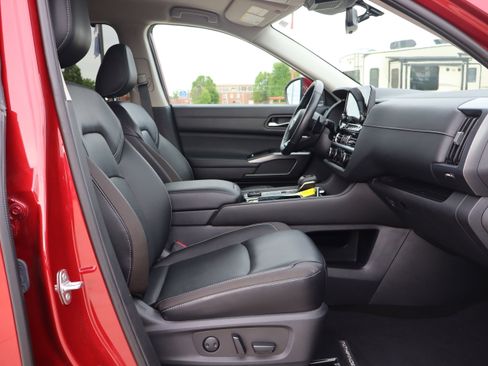 Used 2023 Nissan Pathfinder SL AWD/4WD image 15