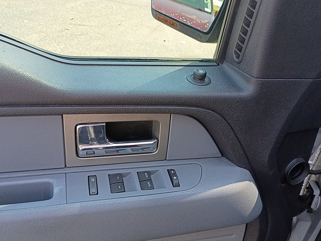 Used 2011 Ford F150 XLT w/ XLT Chrome Pkg AWD/4WD image 16