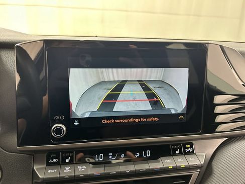 Used 2025 Toyota Camry SE w/ Convenience Package AWD/4WD image 15