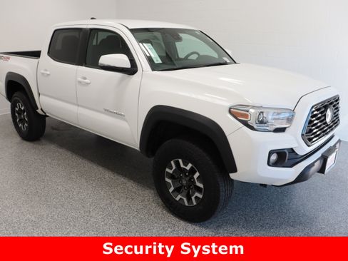 Used 2023 Toyota Tacoma TRD Off-Road w/ Technology Package image 4