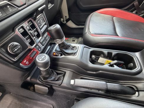 Used 2024 Jeep Wrangler Unlimited Rubicon AWD/4WD image 30