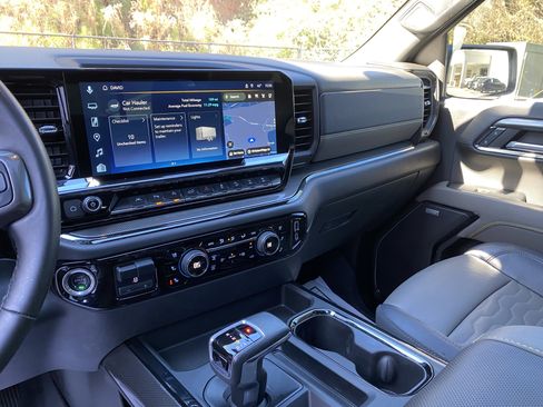 Used 2024 Chevrolet Silverado 1500 ZR2 image 25