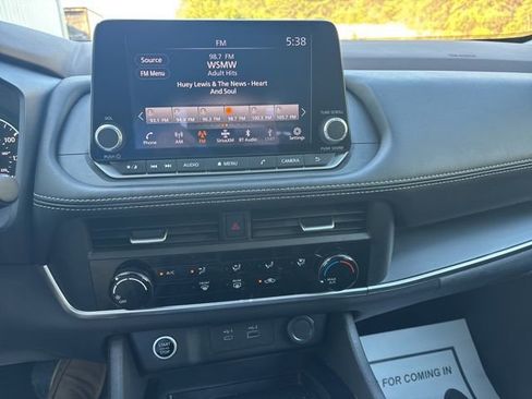 Used 2023 Nissan Rogue S image 15