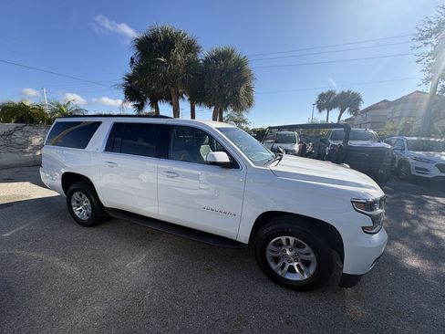 Used 2018 Chevrolet Suburban LT image 8
