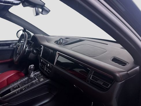 Used 2020 Porsche Macan S w/ Premium Package Plus image 29