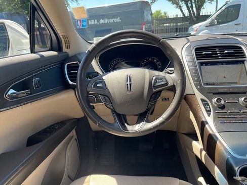 Used 2016 Lincoln MKX Reserve w/ Technology Package AWD/4WD image 6