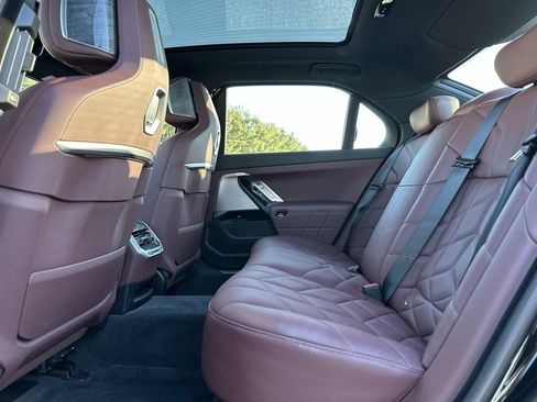 Certified 2023 BMW 760i xDrive image 23