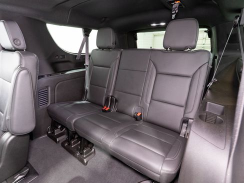 Used 2021 Chevrolet Suburban LT w/ Rear Media and Nav Package RWD image 32